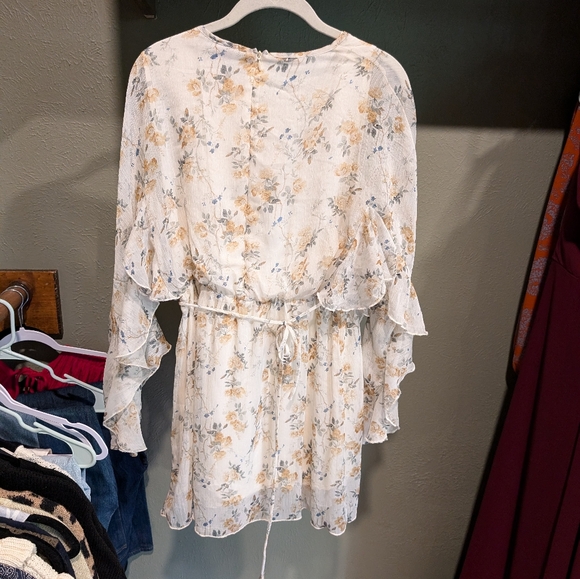 Flowy Floral Dress - Picture 2 of 3